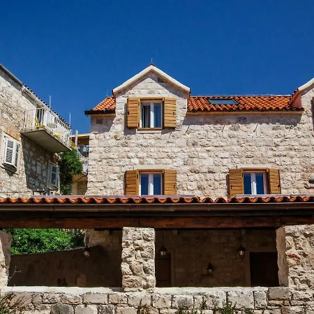 Heritage Dea Hvar Otel 4*