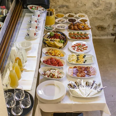 Heritage Dea Hvar Szálloda 4*