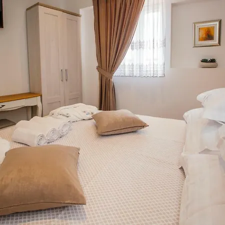 Heritage Dea Hvar Szálloda 4*