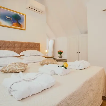 Heritage Dea Hvar Szálloda
